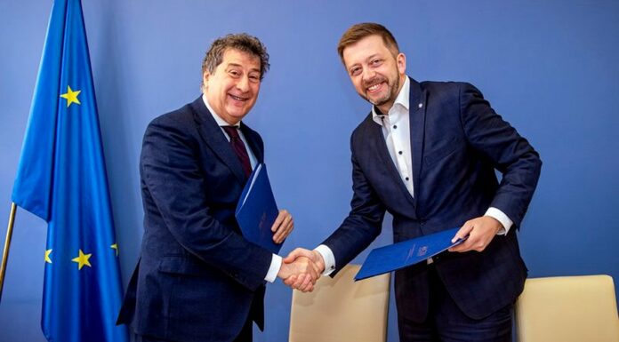 Česko si půjčí deset miliard na pomoc Ukrajincům cesko