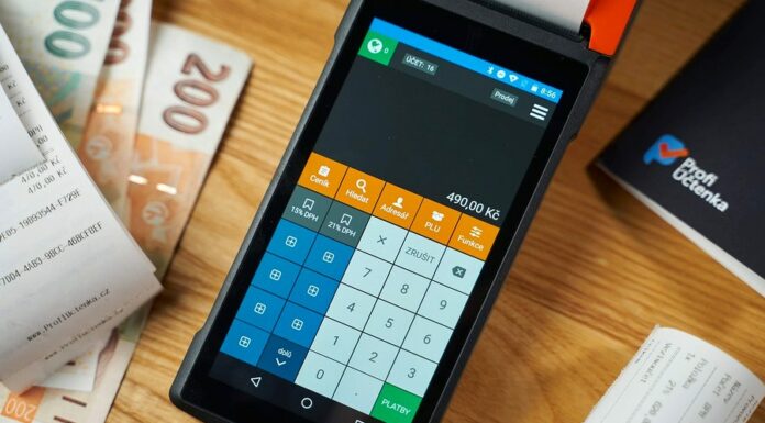 Digitalizace v praxi. Vládní strany ruší EET EET