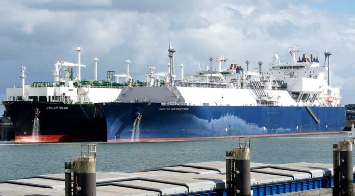 Lodě s LNG do EU není kde vyložit. Terminály jsou plné LNG