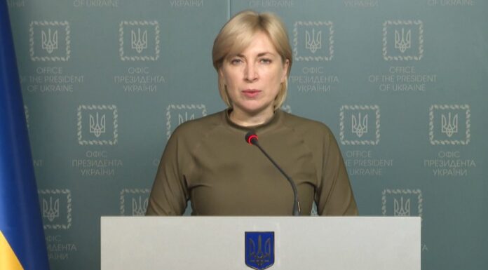 Přezimujte v cizině, vyzvala Ukrajince jejich vicepremiérka Ukrajince