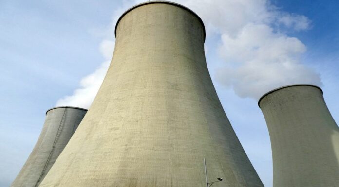 Polsko uzavřelo smlouvu o další jaderné elektrárně Polsko