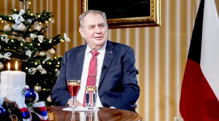 Zeman varoval před ztrátou suverenity České republiky Zeman