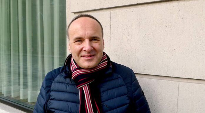 Banky žádné nadměrné zisky nemají, tvrdí bankéř Marek Ditz banky