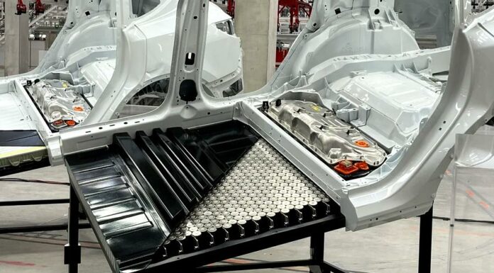 Amerika dotacemi pro výrobce autobaterií zametla s Evropou autobaterie