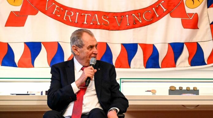 Zeman podepsal windfall tax. Daň tak stvrdil i pro vybrané banky dan