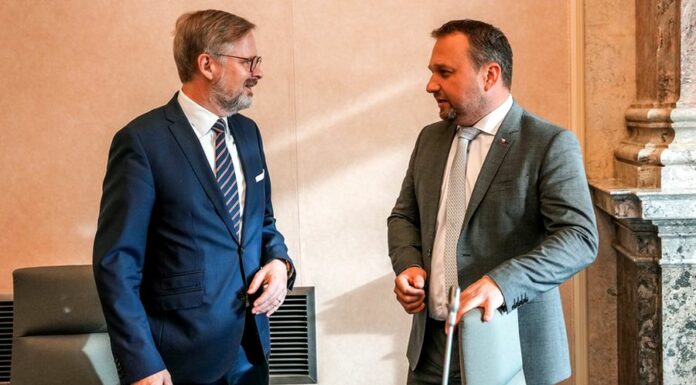 Návrh rozpočtu 2023 je na vodě, tvrdí ekonomové ekonomove
