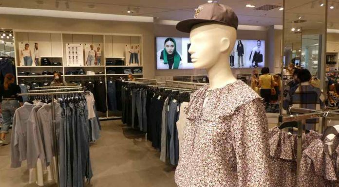 Maloobchodní tržby v září meziměsíčně mírně stouply trzby