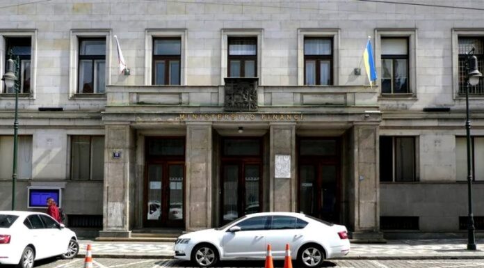 Stát letos vydá na úrocích za státní dluh cca 69 miliard statni_dluh