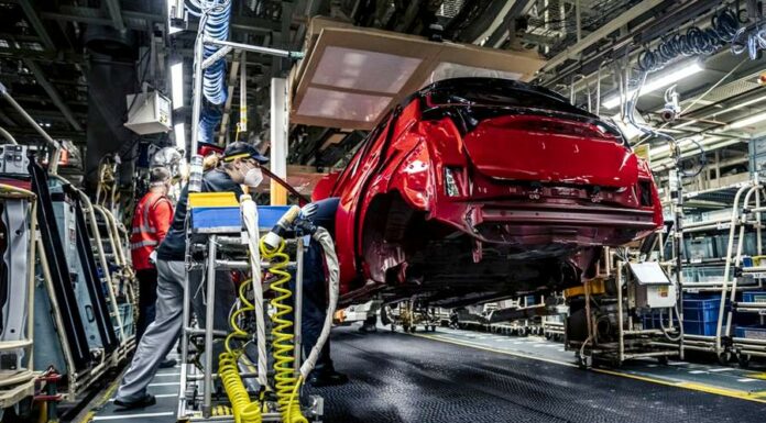 Český průmysl udržely v plusu i v listopadu automobilky v_listopadu