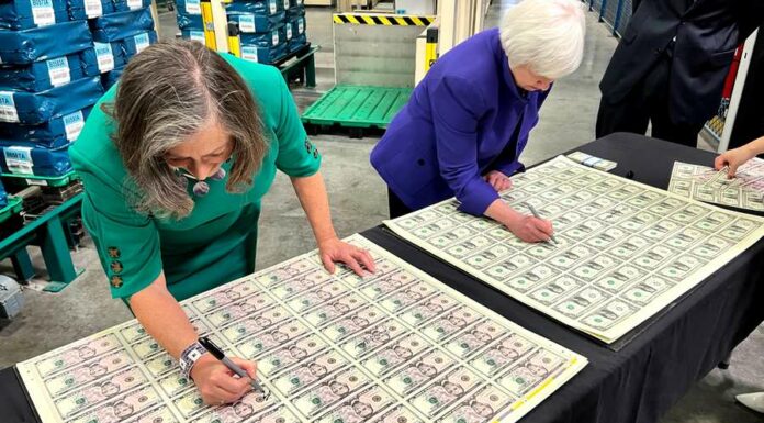 USA narazily na limit zadlužení. V přepočtu dluží téměř 700 bil. Kč zadluzeni