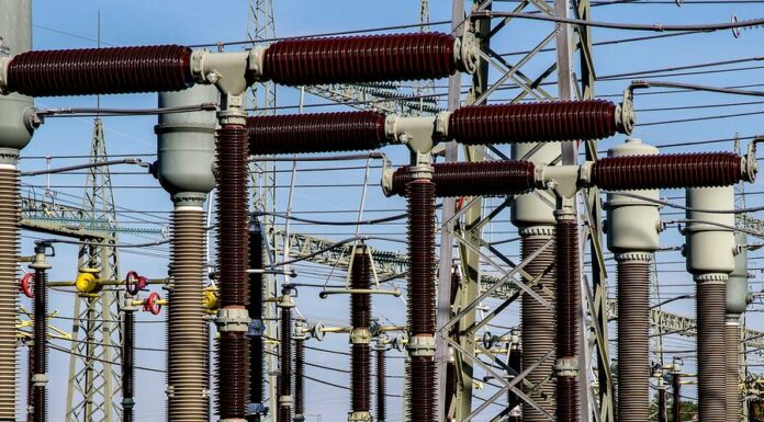 Vláda schválila stropy energií pro velké firmy velke_firmy